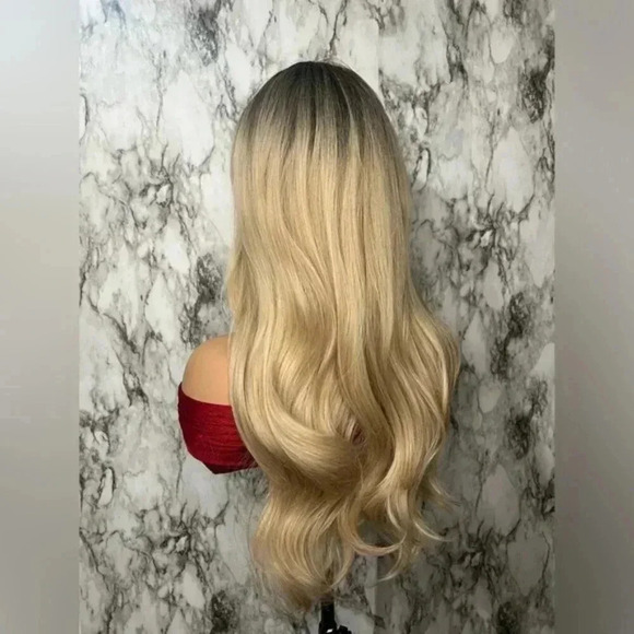 26 Inch Balayage Blonde Wavy Wig Natural look for daily use - Picture 2 of 5